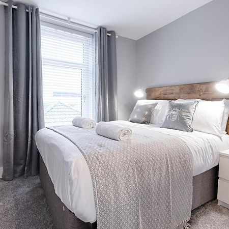 3Rm Flat, Smart Tv'S, Close To All Amenities Llanelli Kültér fotó