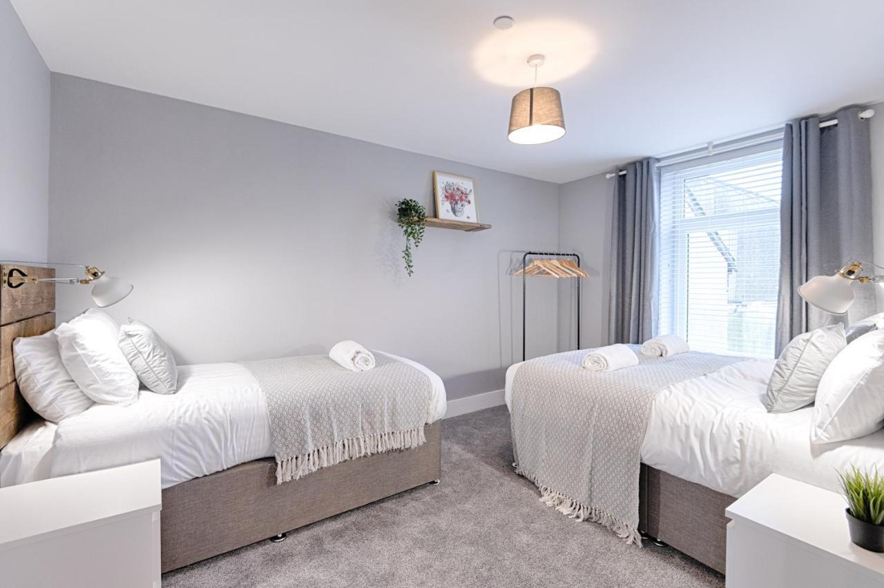3Rm Flat, Smart Tv'S, Close To All Amenities Llanelli Kültér fotó