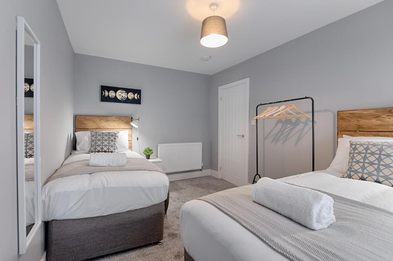 3Rm Flat, Smart Tv'S, Close To All Amenities Llanelli Kültér fotó