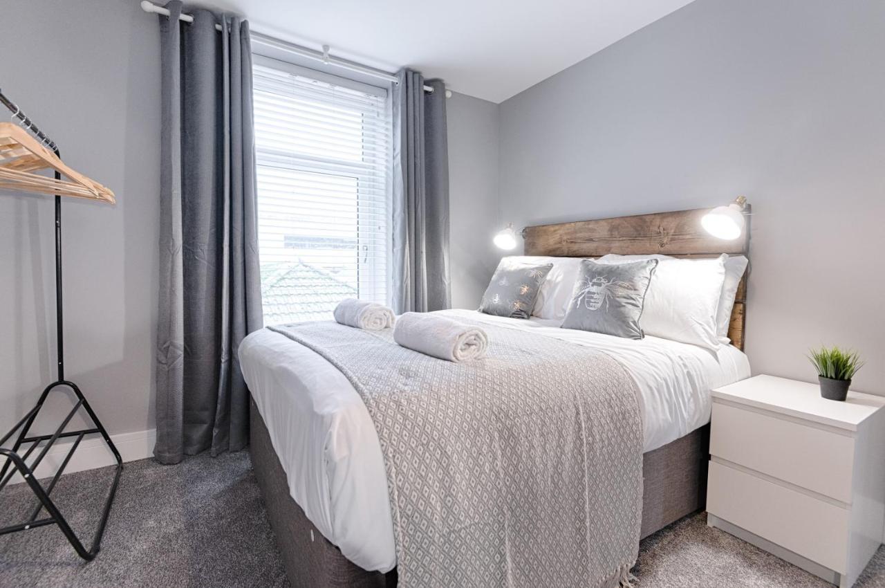 3Rm Flat, Smart Tv'S, Close To All Amenities Llanelli Kültér fotó